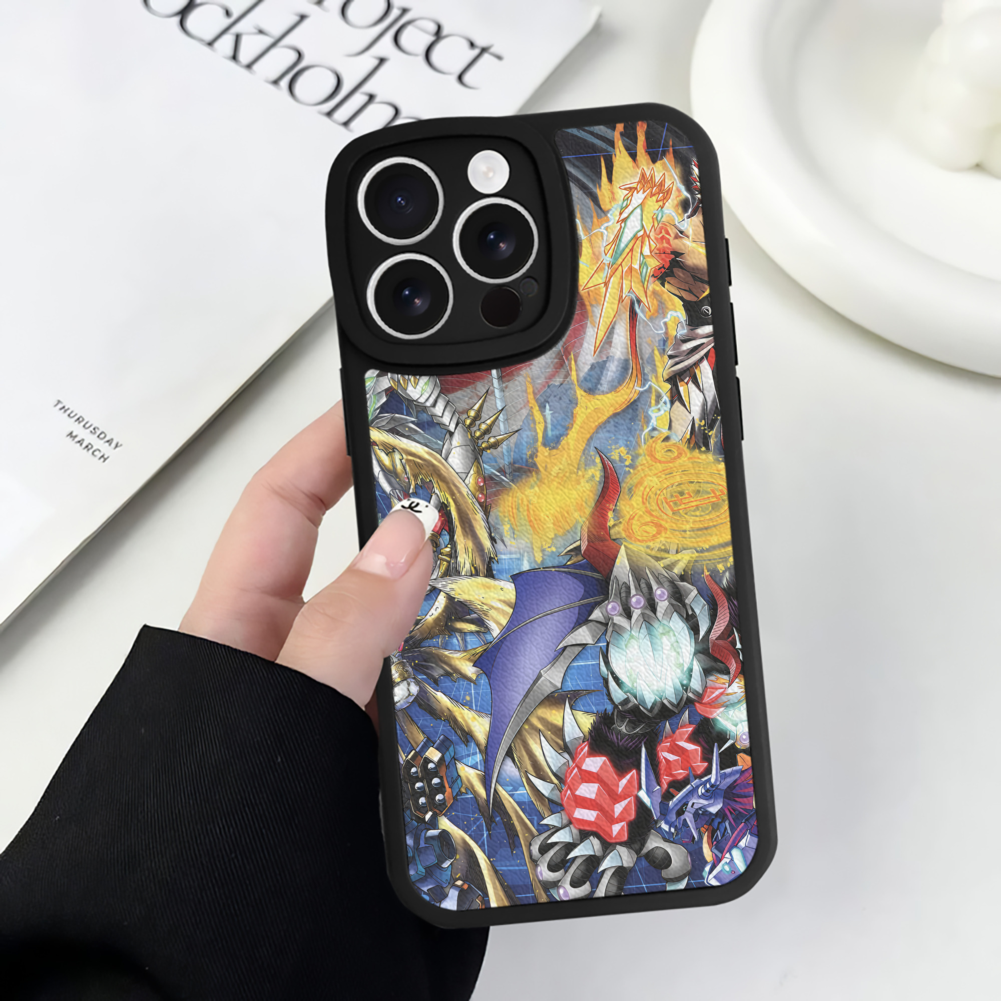 （画像用） Digimon デジタルモンスター/デジモン 【iPhone 16シリーズ対応】シリコンスマホケース（レザー調） 材質：シリコン
